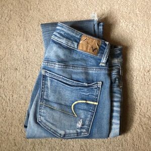 American eagle distressed light wash jeans.